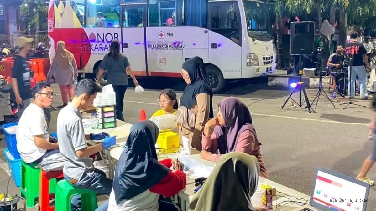 Semangat Warga Warnai Donor Darah Car Free Night Indramayu