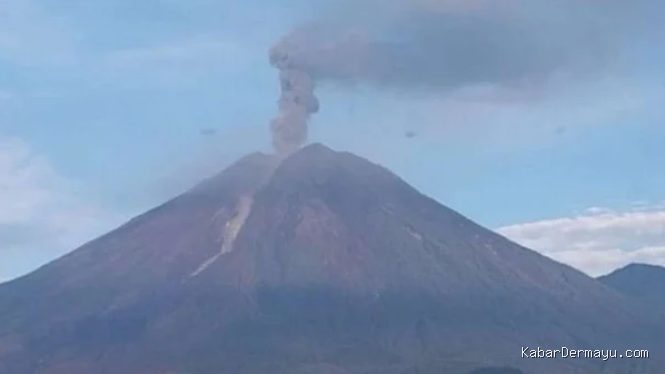 Semeru Erupsi Delapan Kali, Kolom Abu Capai 900 Meter