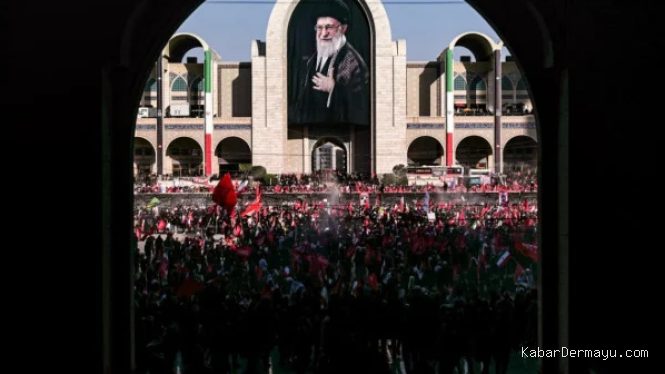Seruan Kematian Donald Trump Mengiringi Pemakaman Ali Khamenei
