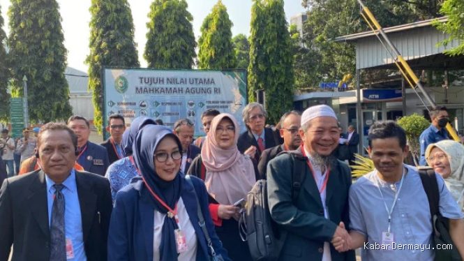 Sidang Perdana Kasus Ijazah Jokowi, dr Tifa: Kami Tak Punya Dana!