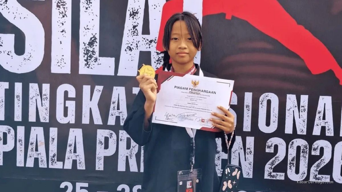 Siswi MI Indramayu Ini Berhasil Raih Juara I Tanding usia Dini Kejuaraan Pencak Silat CNN Indonesia