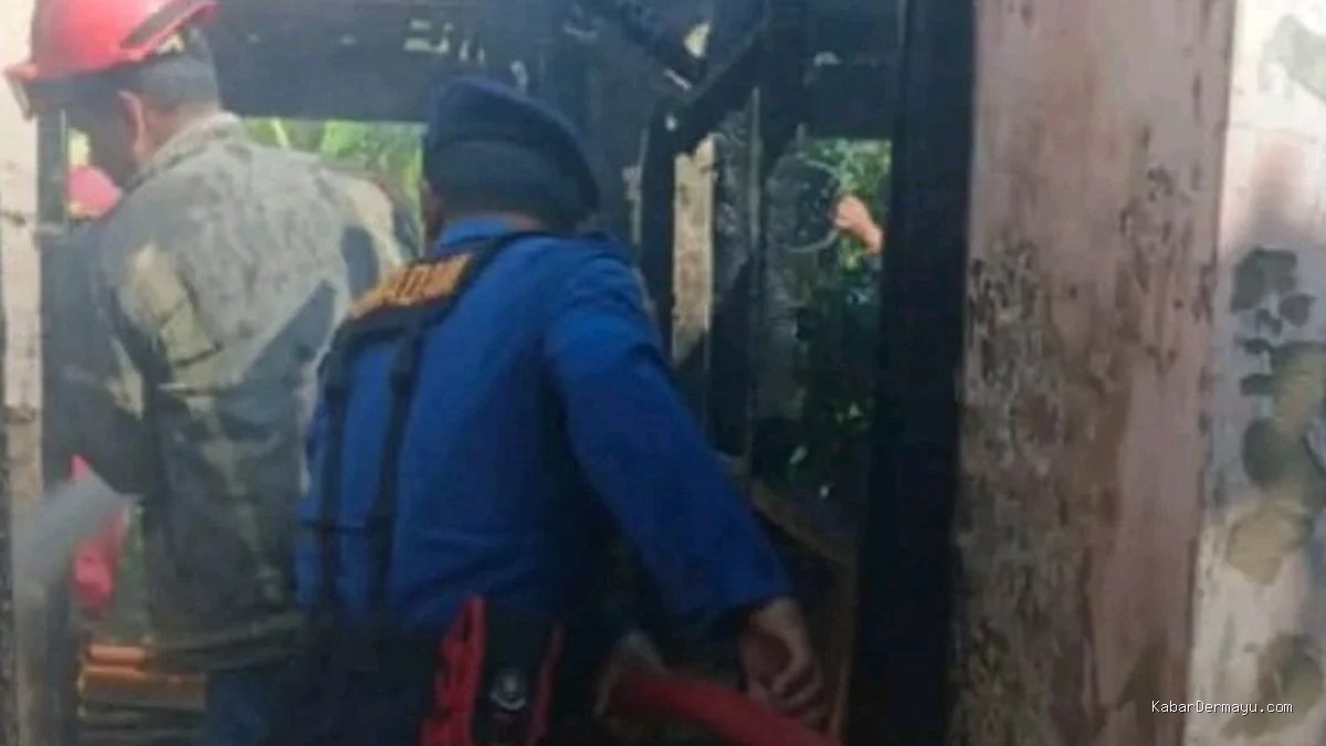 Tragedi Indramayu: Rumah Petani Ludes Dilalap Api Akibat Korsleting