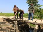 wardah-jemput-aspirasi-warga-kondisi-jembatan-darurat-disorot-69798 Wardah Jemput Aspirasi Warga, Kondisi Jembatan Darurat Disorot