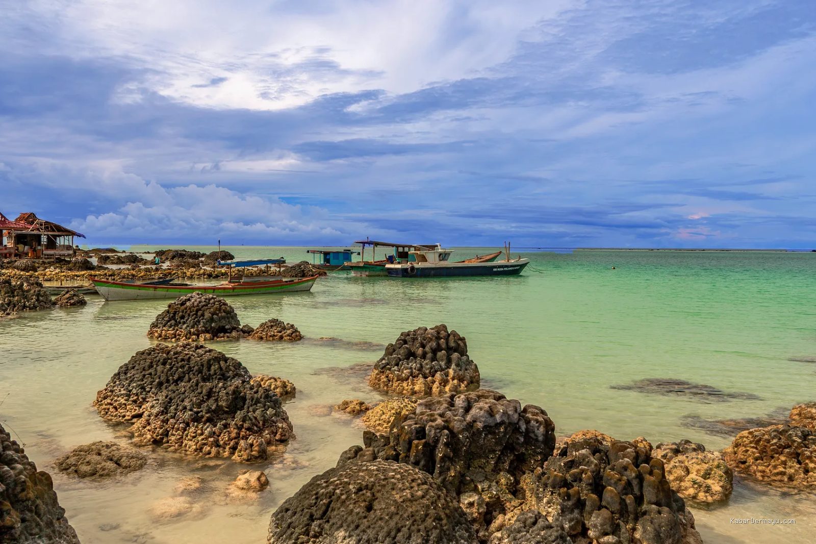 Photo by Man Fong Wong via Pexels - 7 Pantai Eksotis untuk Liburan Hemat yang Wajib Dikunjungi
