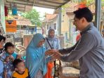 Lucky Hakim Salurkan Bantuan Korban Kebakaran di Gantar dan Anjatan