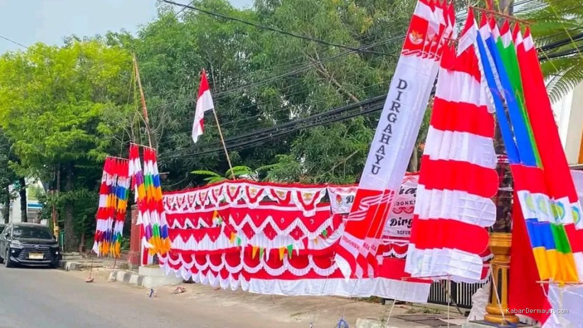 Pasar Bendera Indramayu Jelang HUT ke-81 RI, Pedagang Raup Rp20 Juta