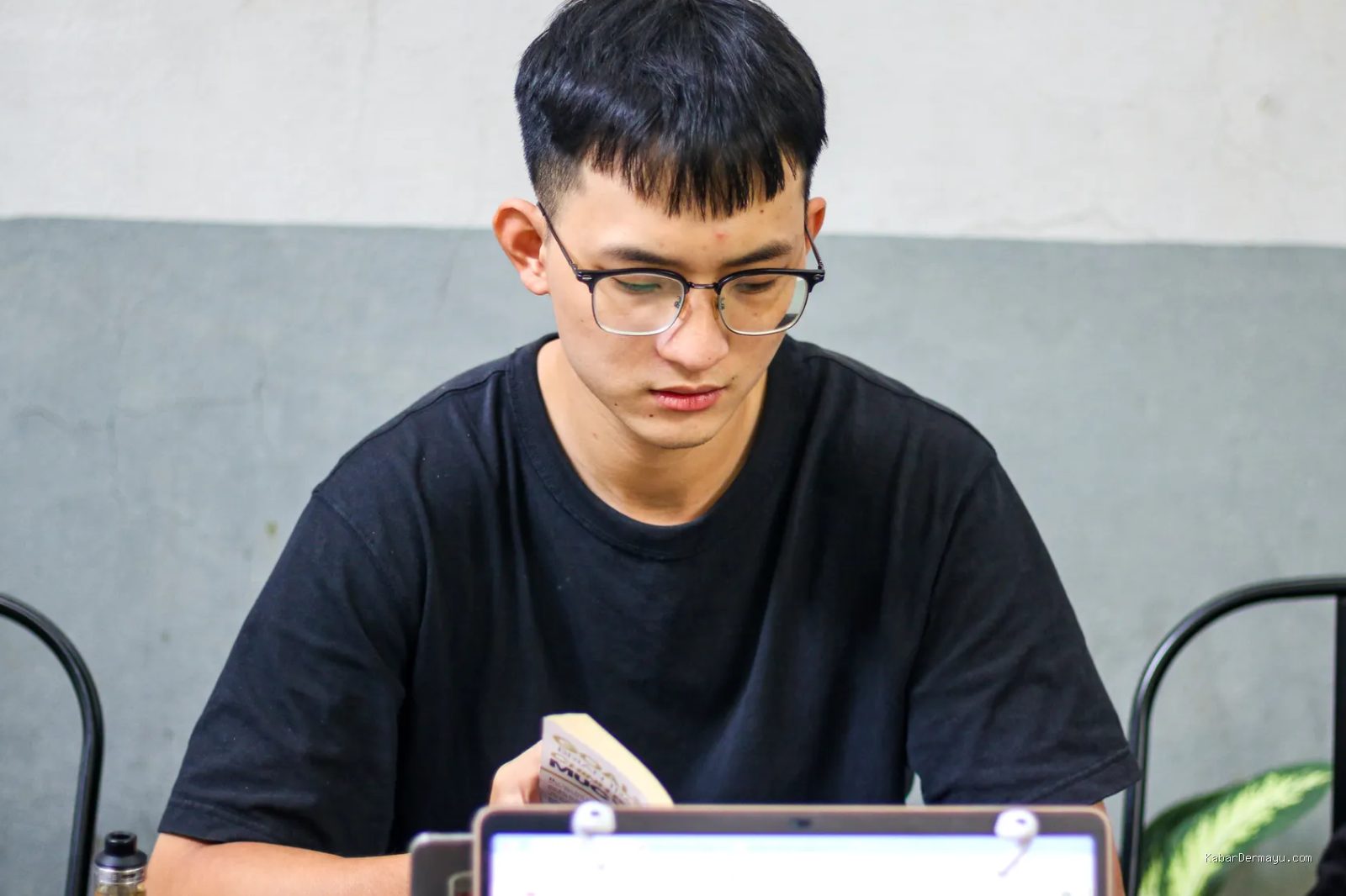 Photo by Bùi Hoàng Long via Pexels - Rekomendasi Laptop Terbaik untuk Mahasiswa: Pilih yang Sesuai Budget
