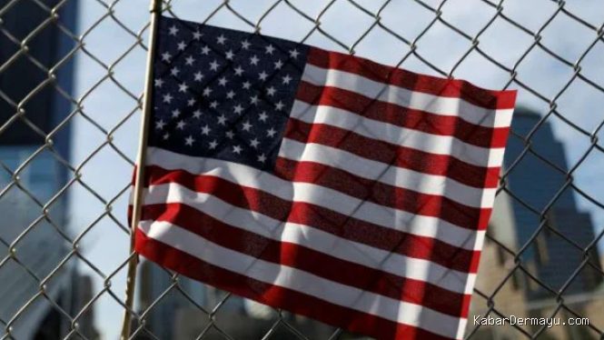 Trump Terapkan Deposit Rp 4,46 Miliar bagi Calon Visa AS