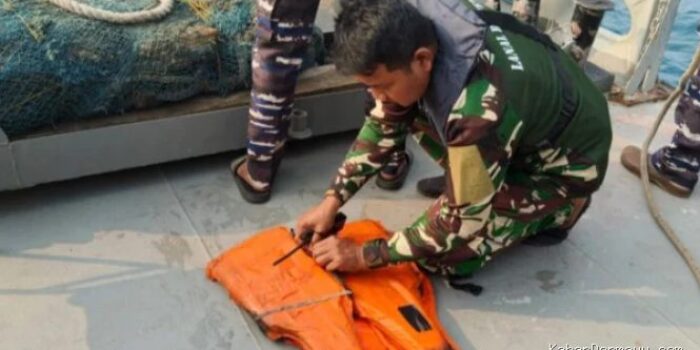 Analisis Temuan Pelampung di Selat Sunda: Tim SAR Lanjutkan Pencarian