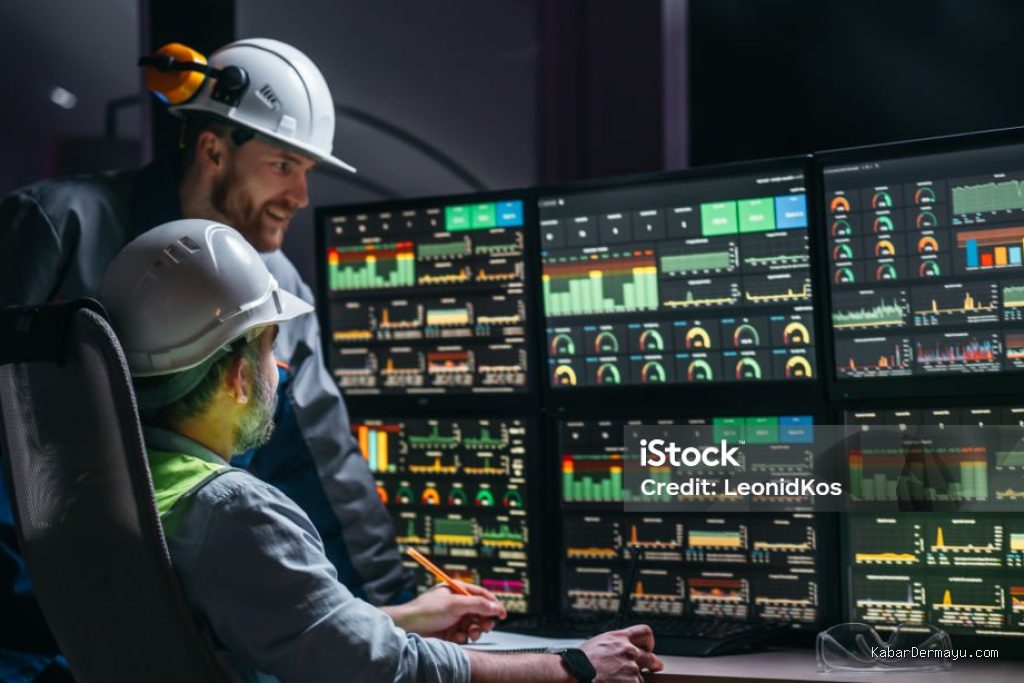 Photo by istockphoto.com - Bolehkah Punya Mata Minus Lebih dari Dua Melamar Jadi Operator Pabrik Perakitan