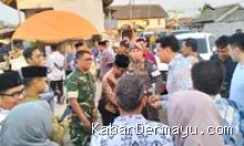 Bupati Lucky Hakim dan Kapten Arh Dadan Haidir Tinjau Korban Kebakaran Eretan