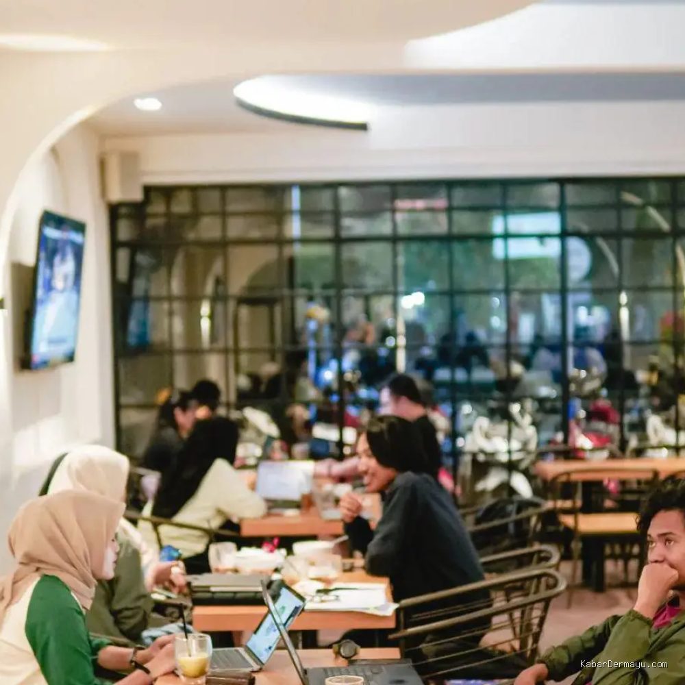 Photo by jatim.idntimes.com - Cara Menghemat Pengeluaran Kopi Kekinian Saat Jam Istirahat