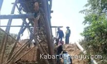 Gotong Royong Petani Indramayu Bangun Jembatan Cilalanang Mandiri