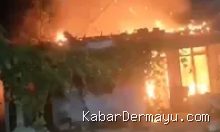 Kebakaran Melanda Kampung Arab Dermayu, Damkar Berupaya Padamkan Api