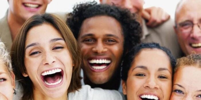 Manfaat Tertawa untuk Kesehatan Mental dan Cara Mengelolanya
