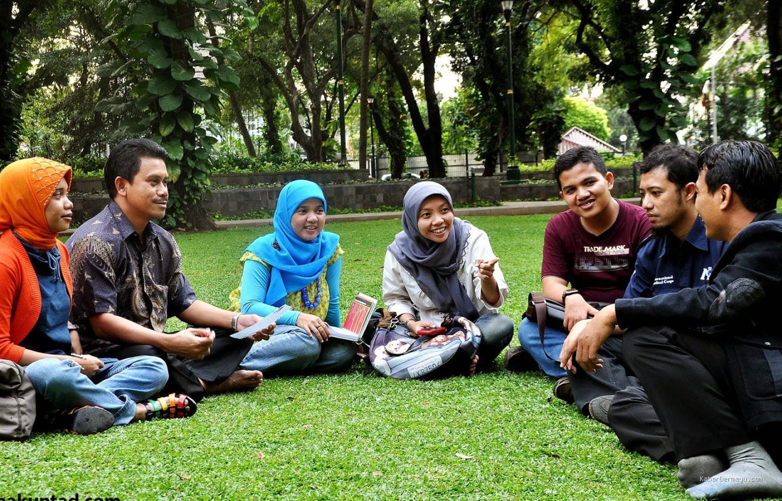 Photo by pabelan-online.com - Mengapa Bersosialisasi Penting untuk Kesehatan Mental Anda