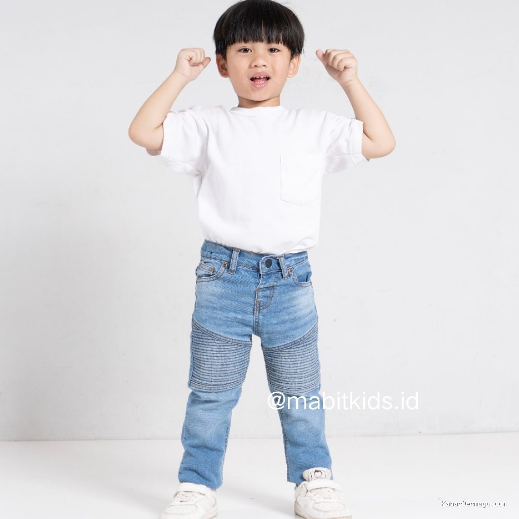 Photo by shopee.co.id - Panduan Melatih Balita Memakai Celana Sendiri dengan Mandiri