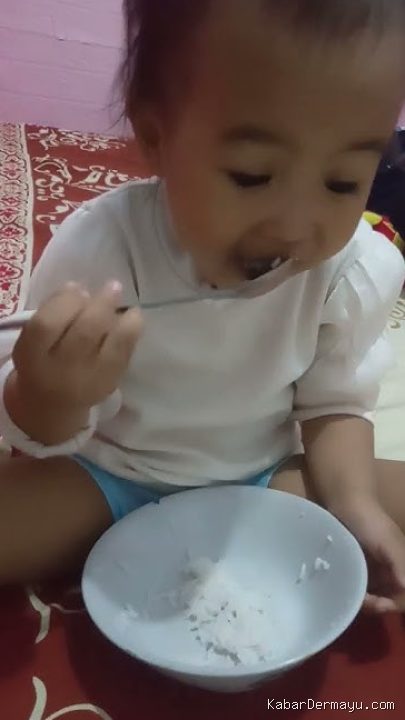 Photo by youtube.com - Penyebab Balita Sering Melepeh Nasi dan Cara Mengatasinya