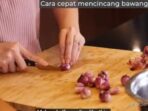 tips-mengupas-bawang-merah-cepat-dan-bebas-perih-dengan-air-dingin-94066 Photo by liputan6.com - Tips Mengupas Bawang Merah Cepat dan Bebas Perih dengan Air Dingin