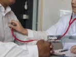 Photo by istockphoto.com - Penyebab Muncul Suara Napas Mengi Saat Dada Diperiksa Stetoskop Dokter