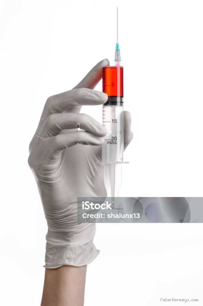 Photo by istockphoto.com - Penyebab Tangan Gemetar Tremor Saat Tes Memegang Jarum dan Besi Kecil