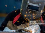 Photo by istockphoto.com - Syarat Mengurus Sertifikat Keterampilan Las Welder untuk Kerja Pabrik Kapal